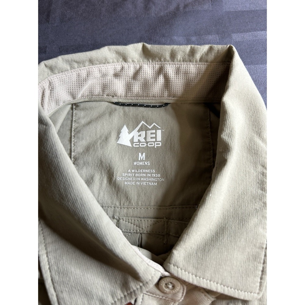 #91 REI Women's Medium Tan Vented Button-Up Shirt for Hiking and Camping